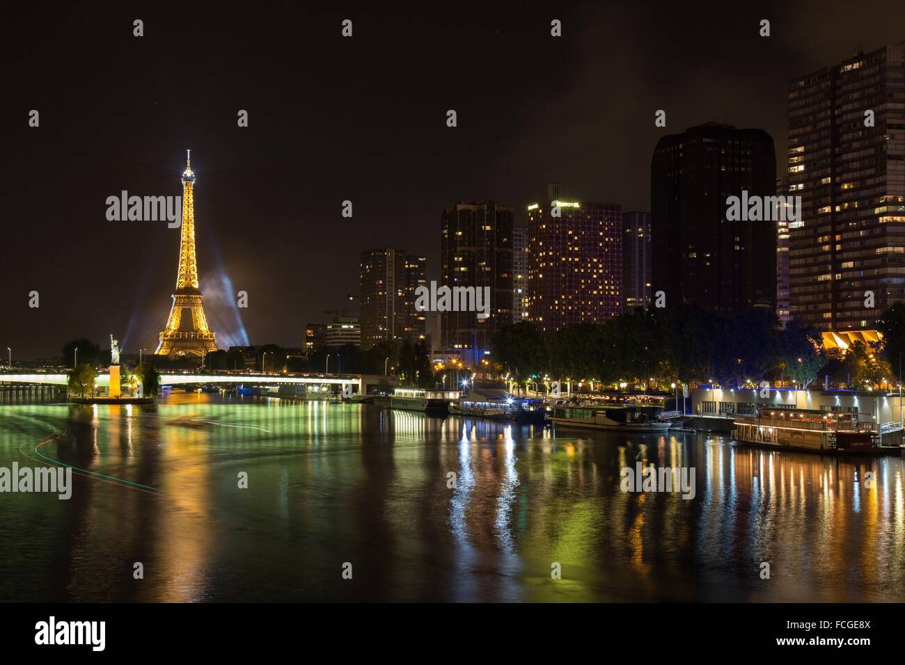 D'ARTIFICE ET ILLUMINATIONS À PARIS (75), ILE DE FRANCE, FRANCE Banque D'Images