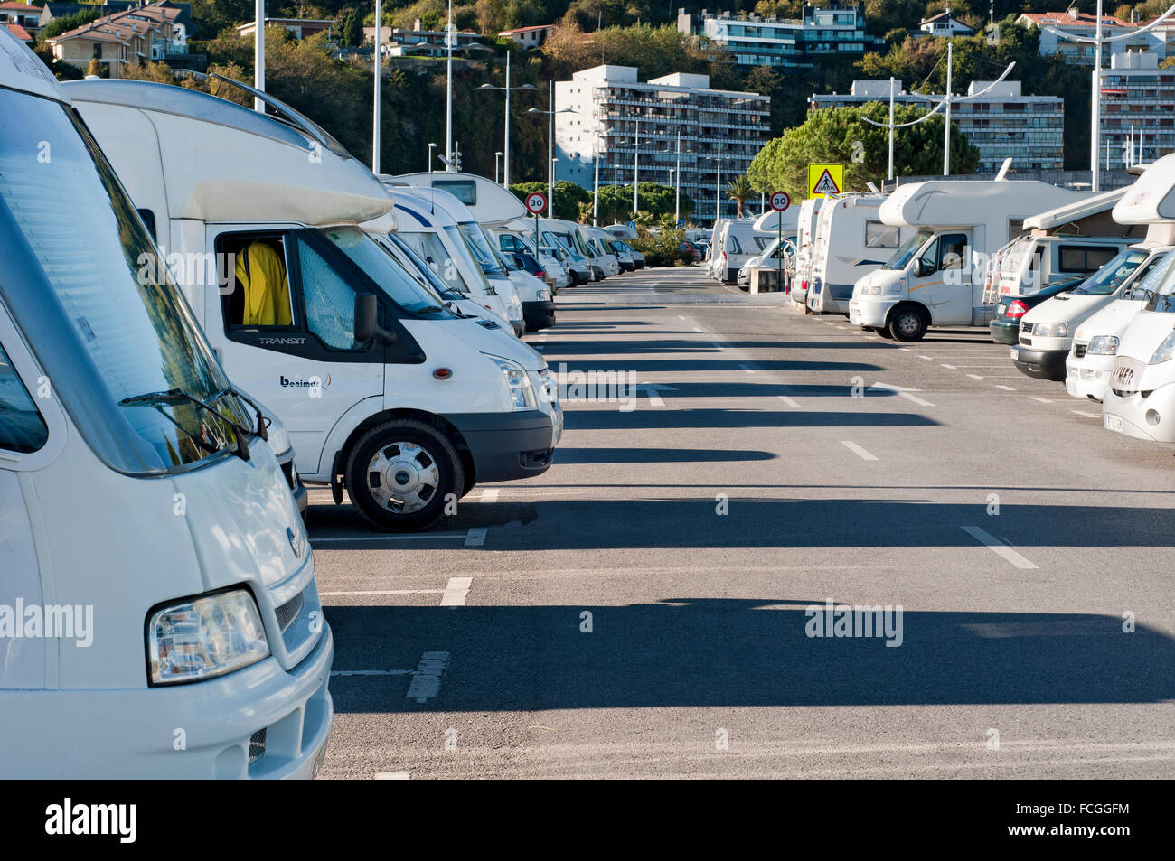 Mobil-homes dans un camping car salon à Hondarribia. Pays Basque. L'Espagne. Banque D'Images