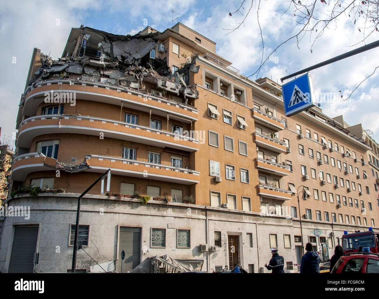 L'effondrement de trois étages d'un bâtiment à Rome ce soir à la Lungotevere Flaminio Banque D'Images