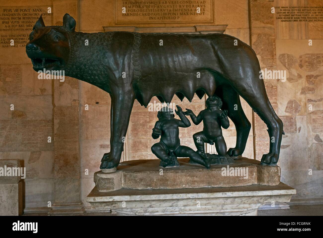 Figure De Bronze Loup Capitoline Avec Romulus Et Remus Banque d'image ...