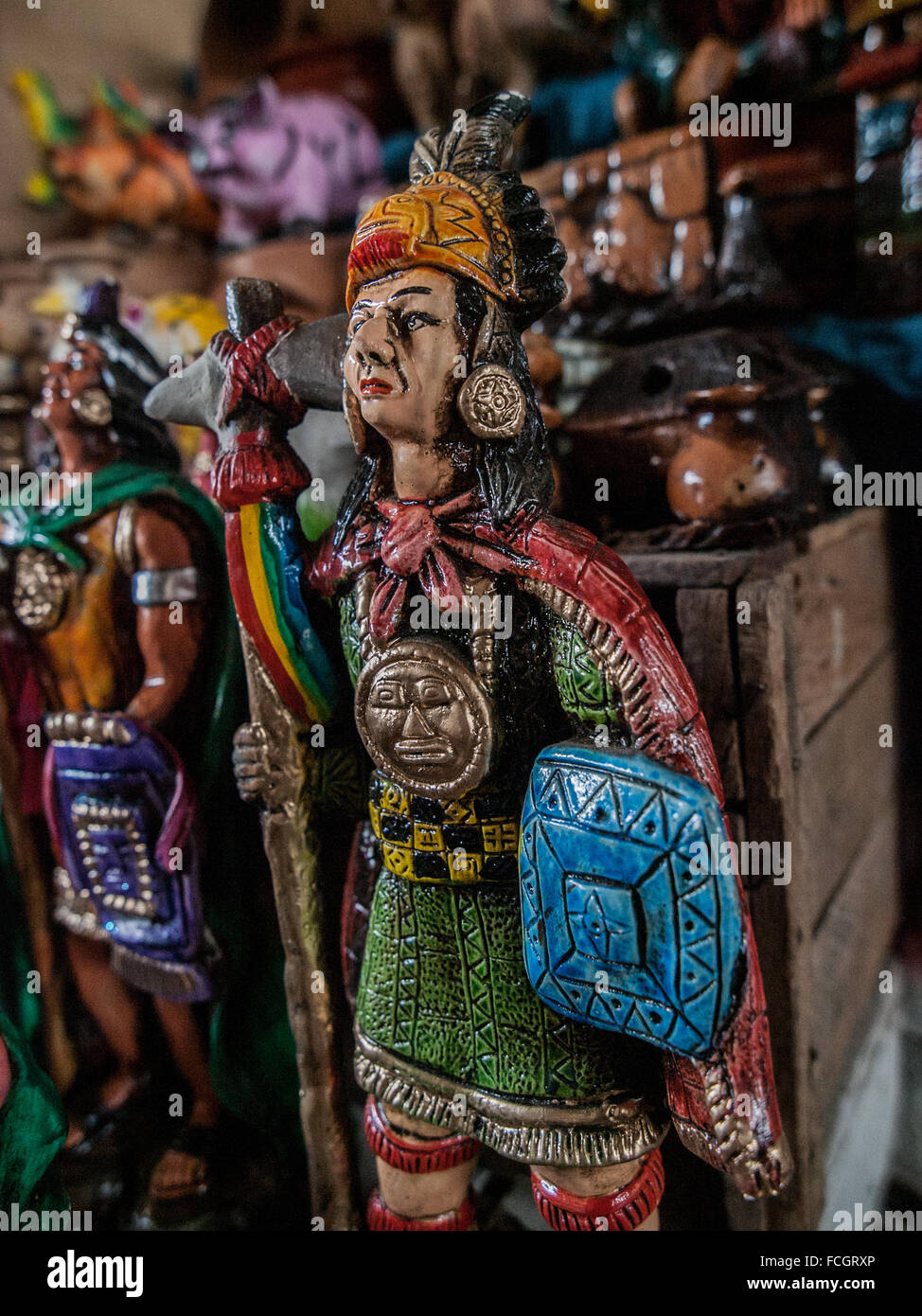 Guerrier Inca colorés à Cusco en figurines marché Pérou, Amérique du Sud. Banque D'Images