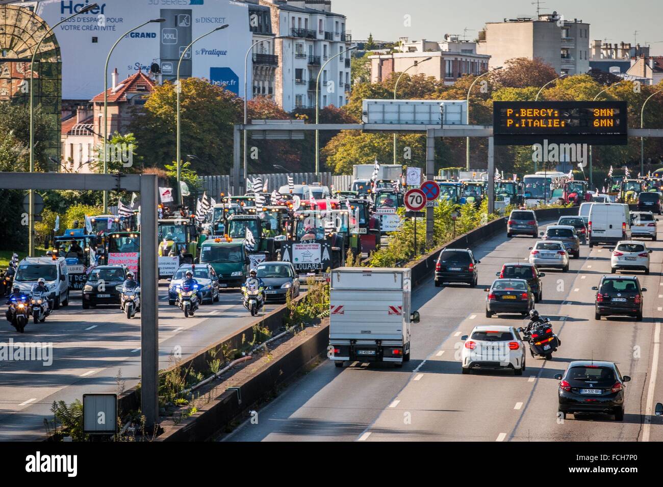 Des manifestations de protestation, PAR DES AGRICULTEURS À PARIS Banque D'Images