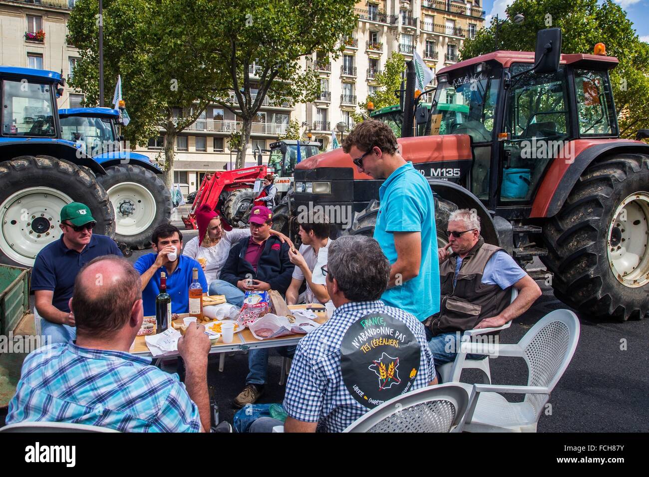 Des manifestations de protestation, PAR DES AGRICULTEURS À PARIS Banque D'Images