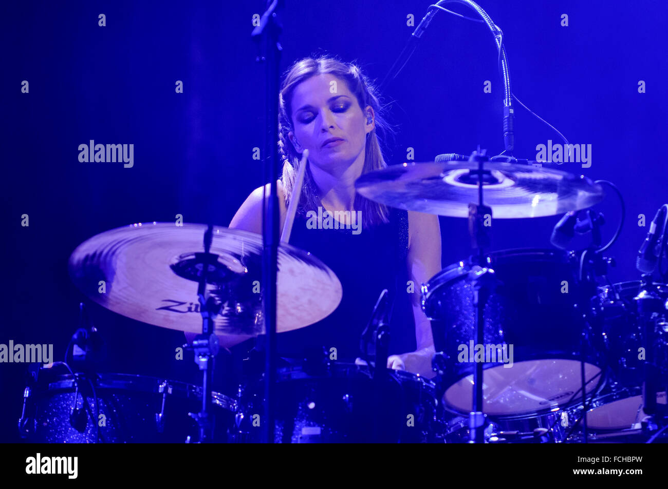 Liverpool, Royaume-Uni. 22 janvier 2016. Caroline Corr du groupe irlandais The Corrs, effectuée pendant leur visite à la lumière blanche, Liverpool Echo Arena. &Acirc ;&copier ; Paul Warburton/Alamy Live News Banque D'Images