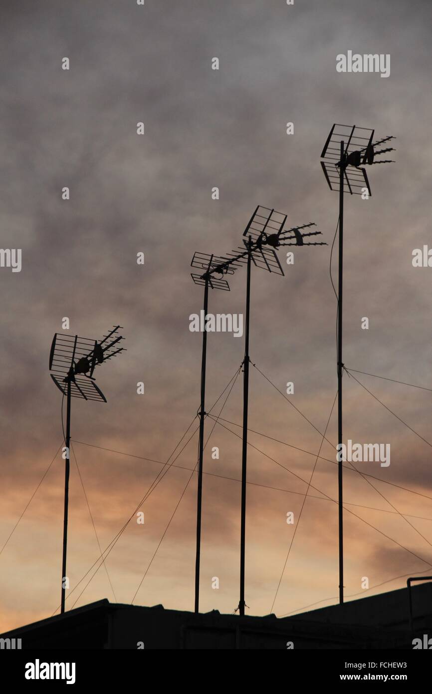 Antenne Courte Sur Le Toit De Voiture Argentée Photo stock - Image