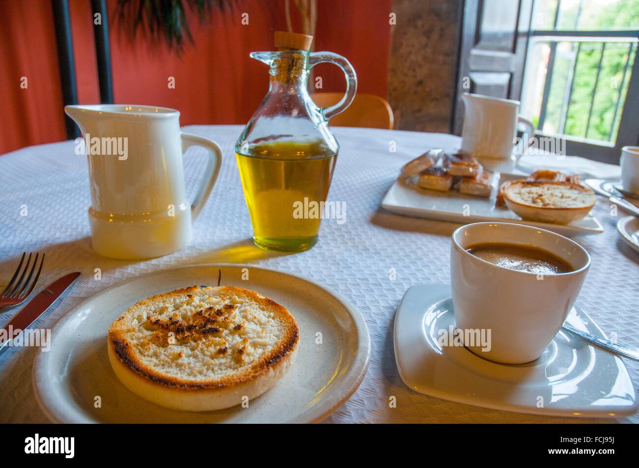 Petit Dejeuner Cafe Espagnol Avec Toast Et L Huile D Olive Photo Stock Alamy Petit Dejeuner Cafe Espagnol Avec Toast Et L Huile D Olive Photo Stock Alamy