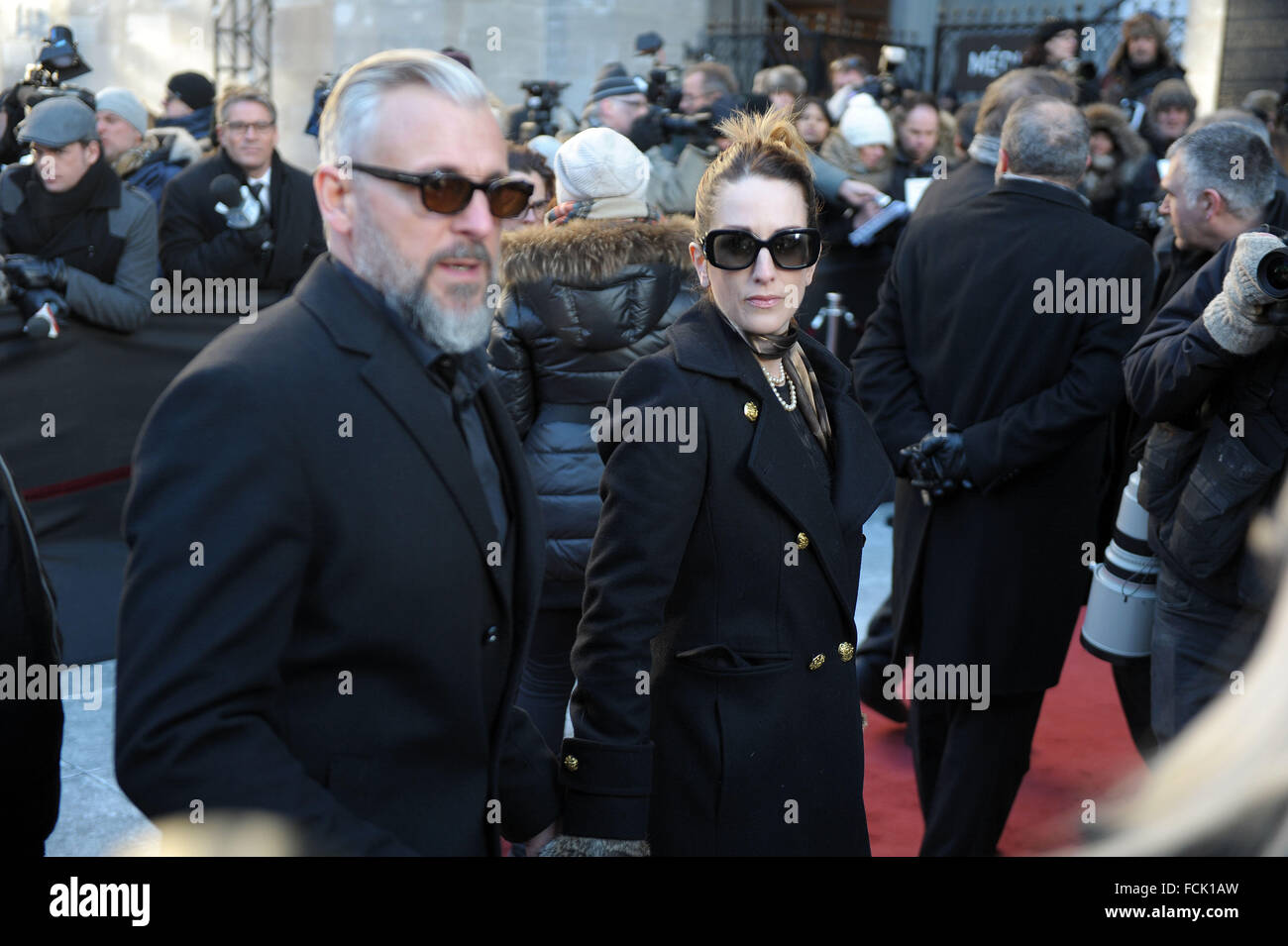 Montréal, Canada. 22 janvier, 2016. Patrick Huard et Anik Jean est arrivé à l'enterrement d'artistes canadiens, agents René Angélil, le mari de la chanteuse Céline Dion, qui a eu lieu à la basilique Notre-Dame, Canada le 22 janvier 2016. Photo : KADRI Mohamed/ IMAGESPIC imagespic Crédit :/Alamy Live News Banque D'Images