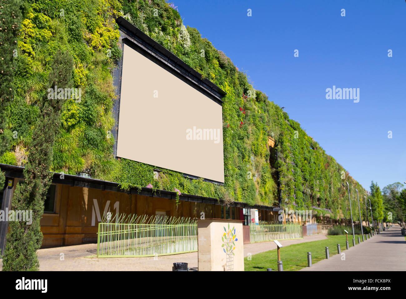 La construction durable, avec une façade verte Banque D'Images