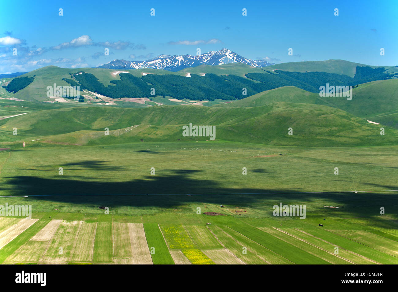Paysage de montagne en Italie au printemps, de l'Ombrie. Banque D'Images