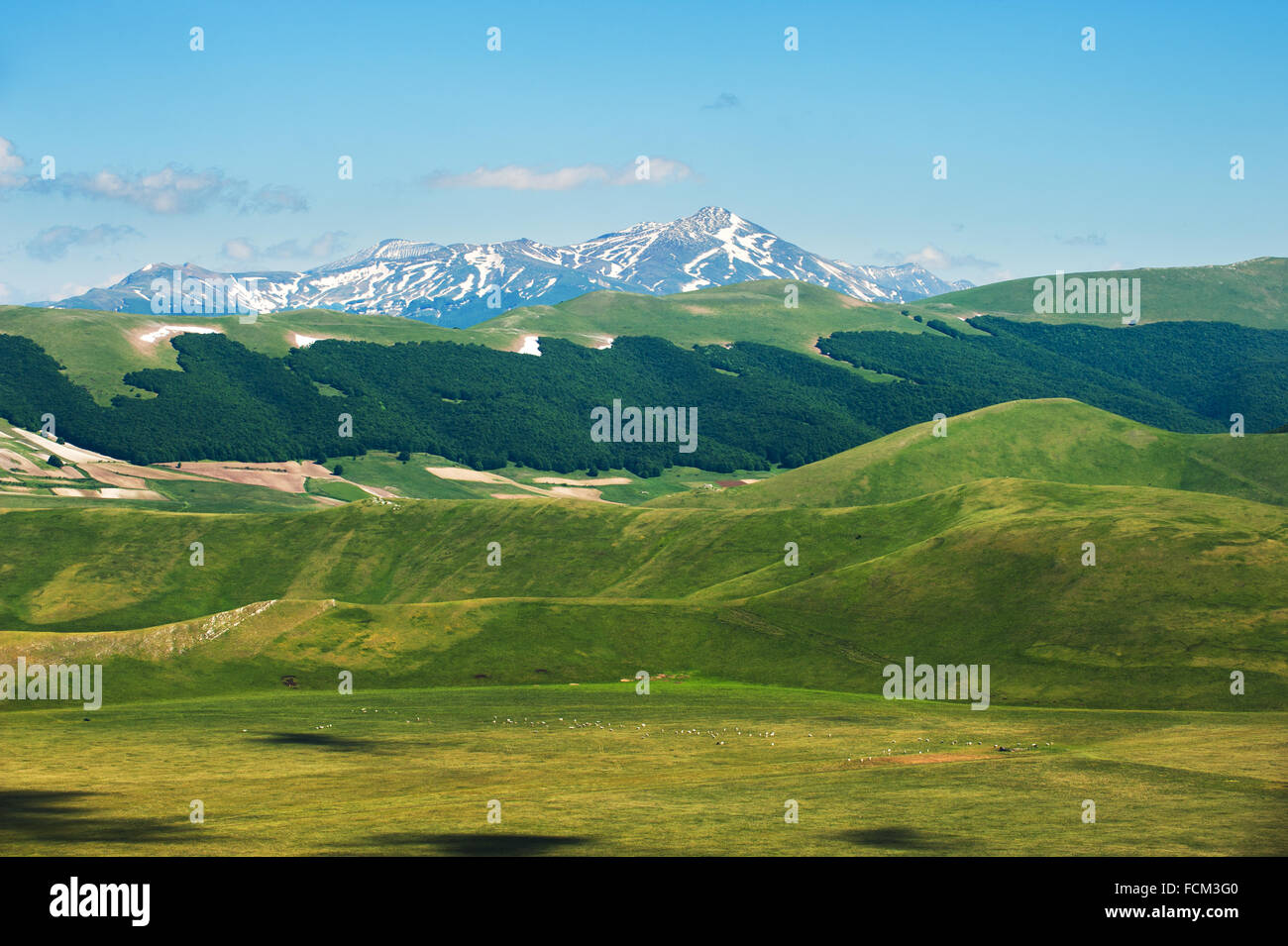 Paysage de montagne en Italie au printemps, de l'Ombrie. Banque D'Images