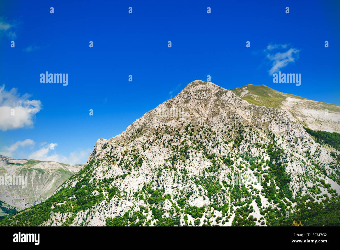 Paysage de montagne en Italie au printemps, de l'Ombrie. Banque D'Images