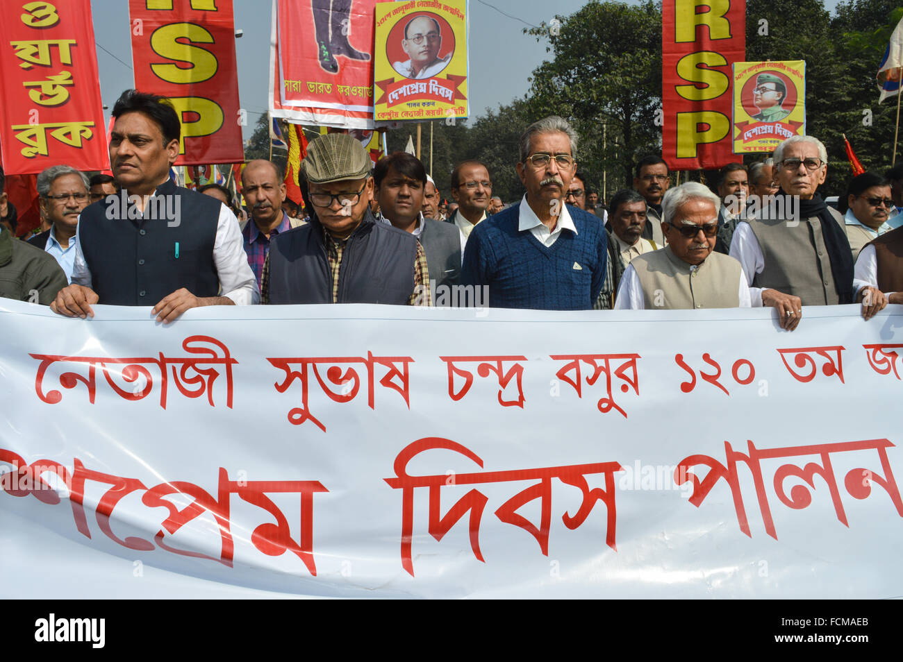 Kolkata, Inde. 23 Jan, 2016. Dirigeants avant gauche tenir rassemblement le 120e anniversaire de la naissance de Netaji Subhas Chandra Bose a célébré à Kolkata. Credit : Tanmoy Bhaduri/Pacific Press/Alamy Live News Banque D'Images