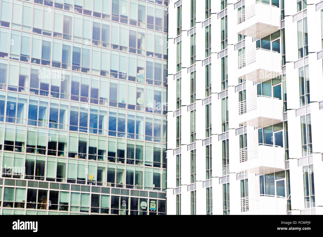 Modèle de windows d'un immeuble moderne Banque D'Images