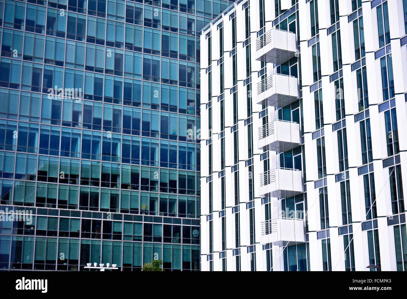 Modèle de windows d'un immeuble moderne Banque D'Images