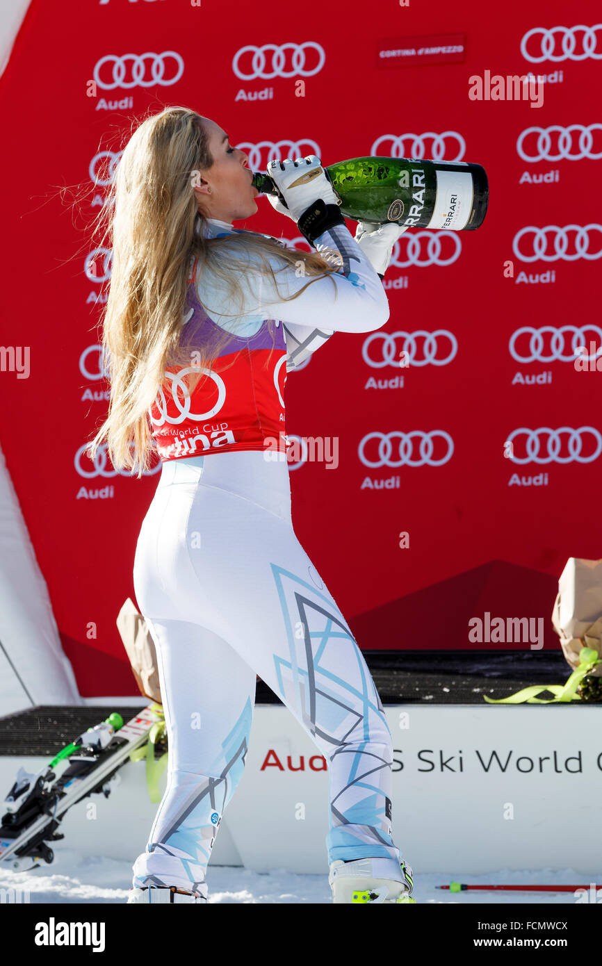 Cortina d'Ampezzo, Italie 23 janvier 2016. Lindsey Vonn (Usa) prend la 1ère place au cours de l'AUDI FIS Alpine Ski World Cup Women's downhill Race Crédit : Mauro Dalla Pozza/Alamy Live News Banque D'Images