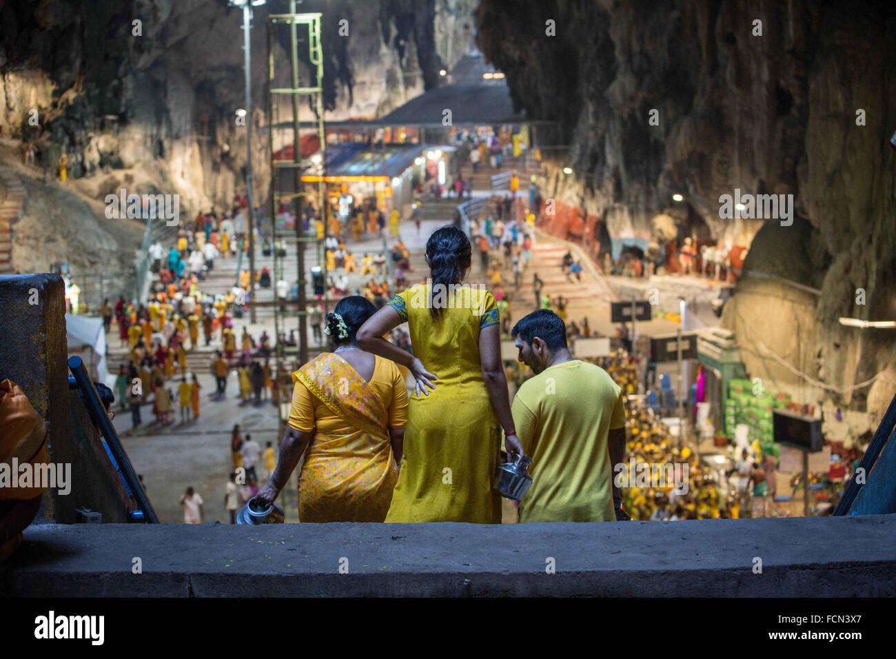 Kuala Lumpur, Malaisie, les grottes de Batu. 23 Jan, 2016. Les dévots hindous pierce différentes partie de son corps et faire des pots de lait sur leurs têtes sur des kilomètres pour célébrer l'honneur de Lord Subramaniam (Lord Murugan) dans les grottes de Batu pendant Thaipusam Festival, a observé le jour de la pleine lune au cours de la mois tamoul de Thai. © Guillaume Payen/ZUMA/Alamy Fil Live News Banque D'Images