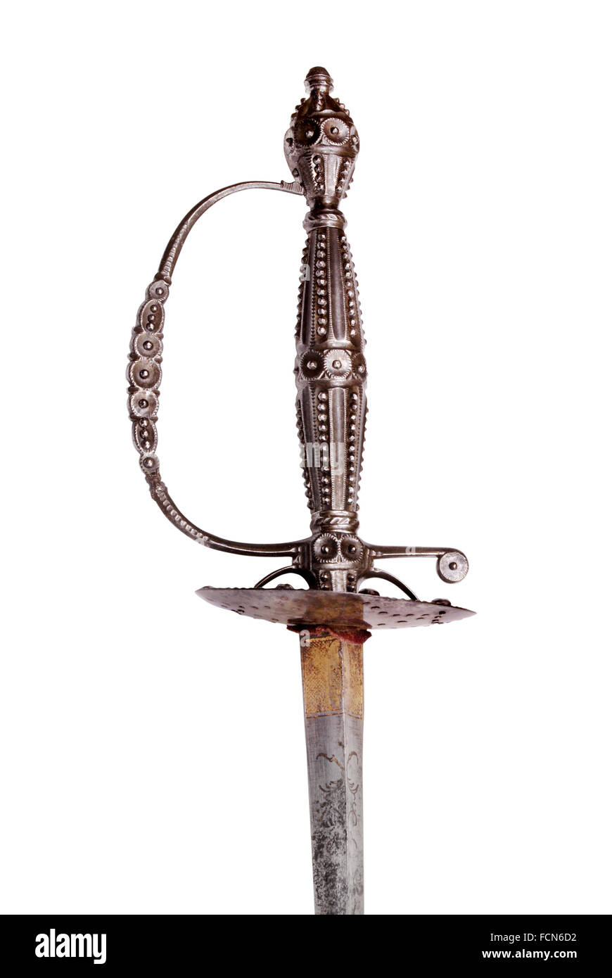 Sword (rapière) de noble français. France, 18e siècle. Chemin sur le fond blanc. Banque D'Images