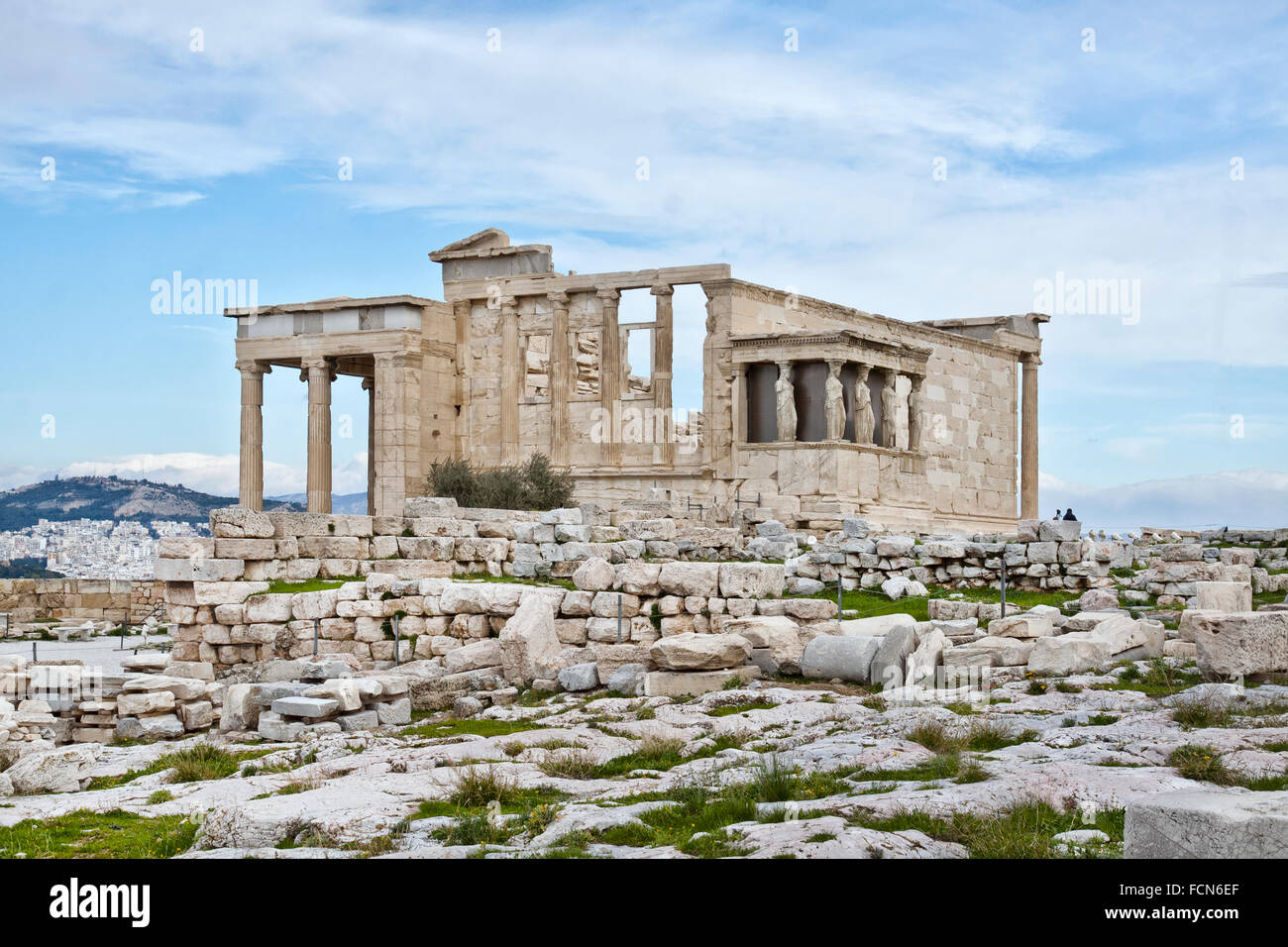 L'Erechtheion est un ancien temple grec sur le côté nord de l'acropole d'Athènes en Grèce. Banque D'Images