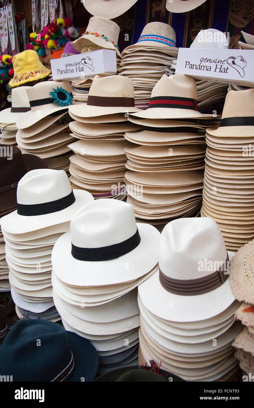 Panama chapeaux dans une boutique au marché, Pisaq, région de Cuzco, Pérou,  Amérique du Sud Photo Stock - Alamy