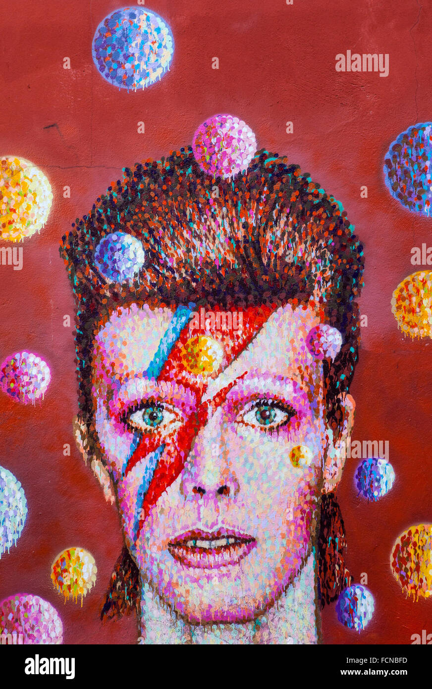 Londres, Royaume-Uni - 20 janvier 2016 : un morceau de graffiti de David Bowie Ziggy Stardust comme à Brixton, Londres le 20 janvier 2016. S Banque D'Images