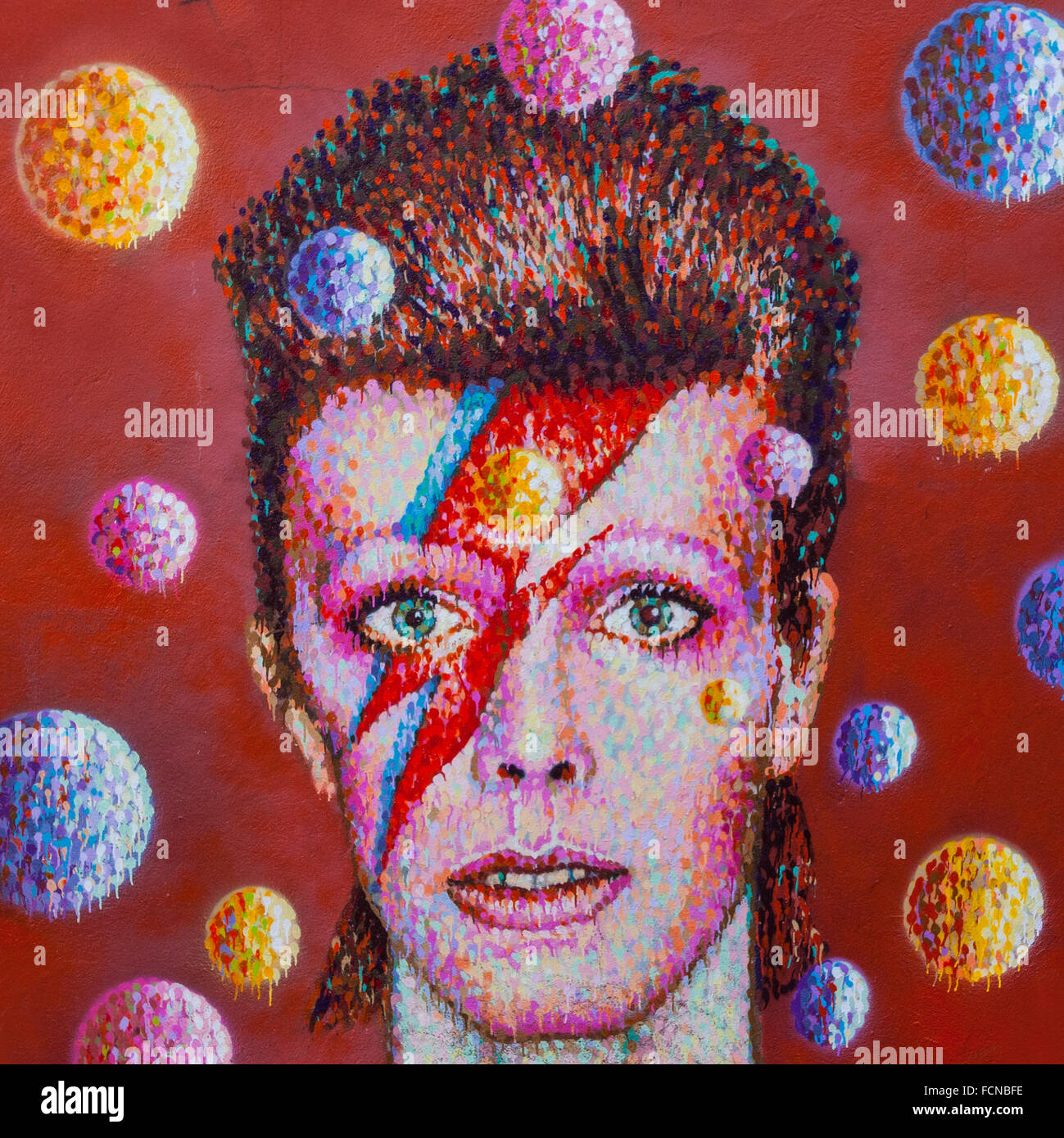 Londres, Royaume-Uni - 20 janvier 2016 : un morceau de graffiti de David Bowie Ziggy Stardust comme à Brixton, Londres le 20 janvier 2016. S Banque D'Images