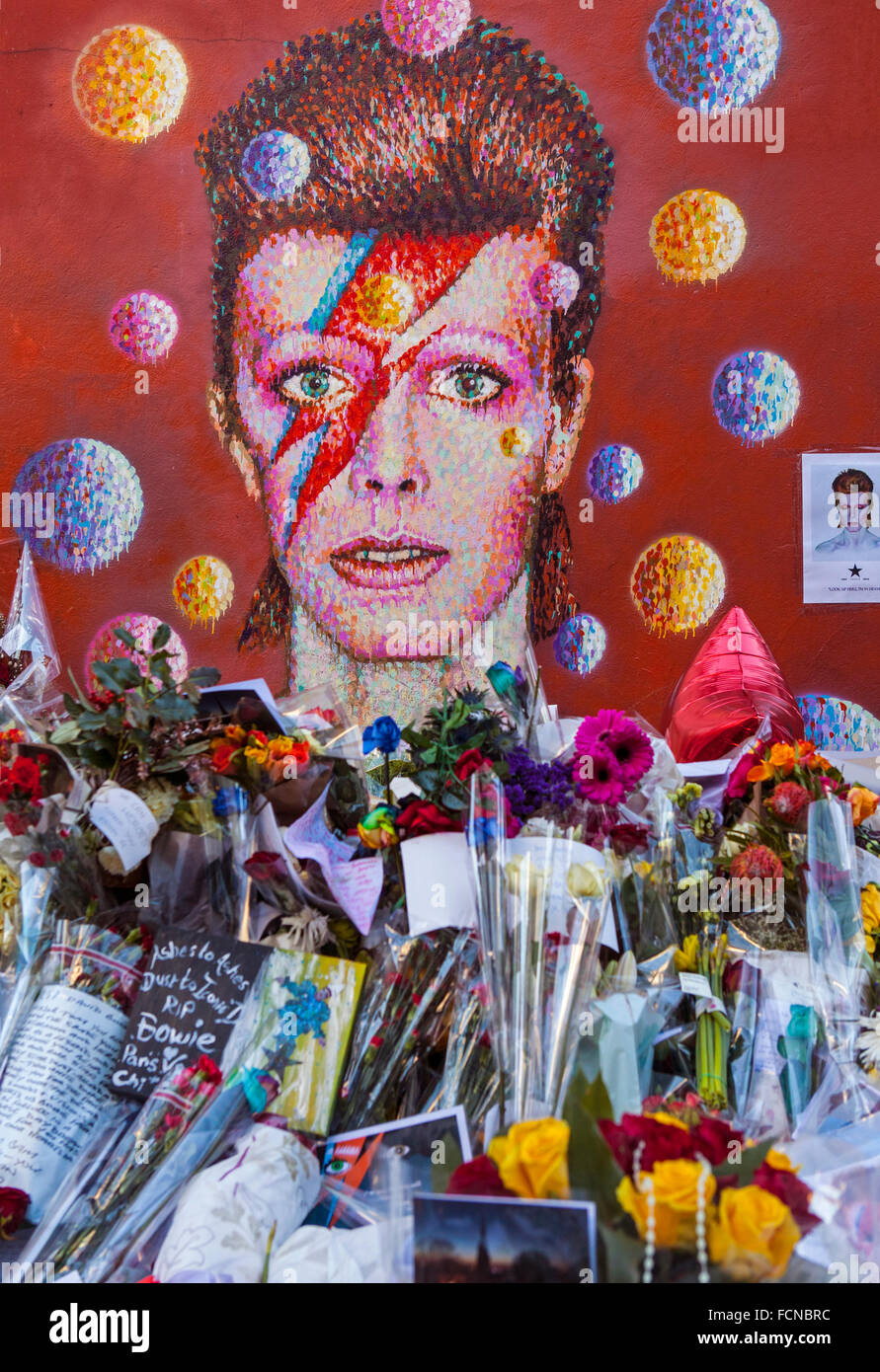 Londres, Royaume-Uni - 20 janvier 2016 : un morceau de graffiti de David Bowie Ziggy Stardust comme à Brixton, Londres le 20 janvier 2016. S Banque D'Images