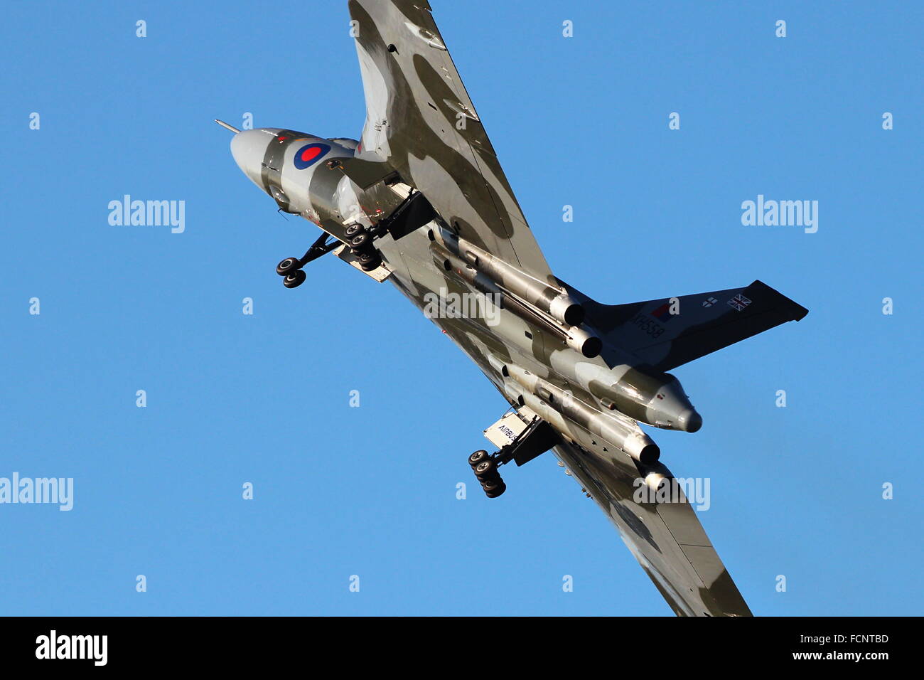 XH558 effectue un décollage spectaculaire de Prestwick, après son apparition à l'affichage statique Scottish Air Show en 2014. Banque D'Images