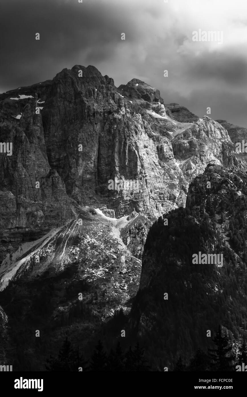 Dolomiti di brenta Banque d'images noir et blanc - Alamy