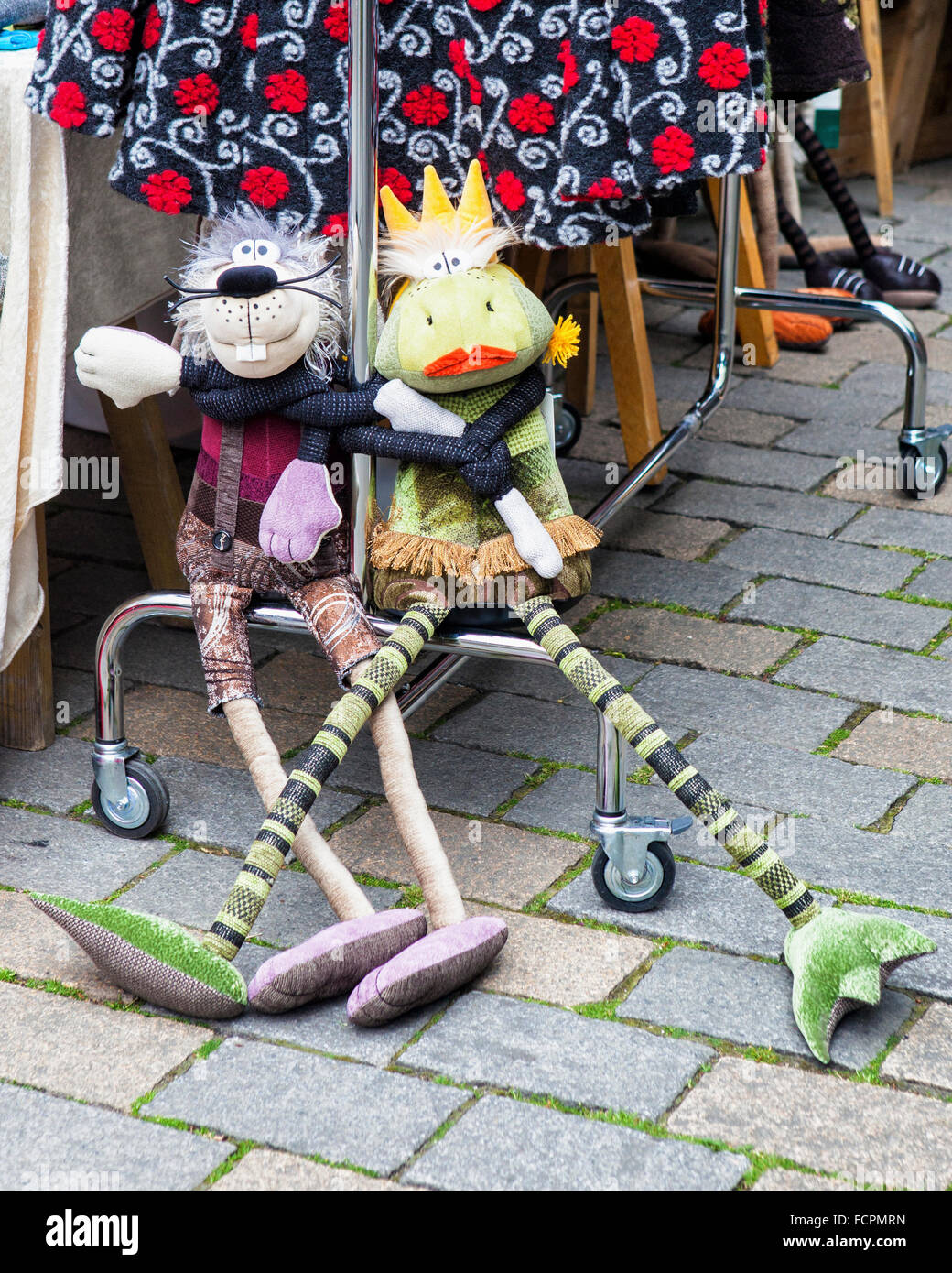 Déjanté, amusant, des poupées à Hackescher Markt marché urbain, Berlin Banque D'Images