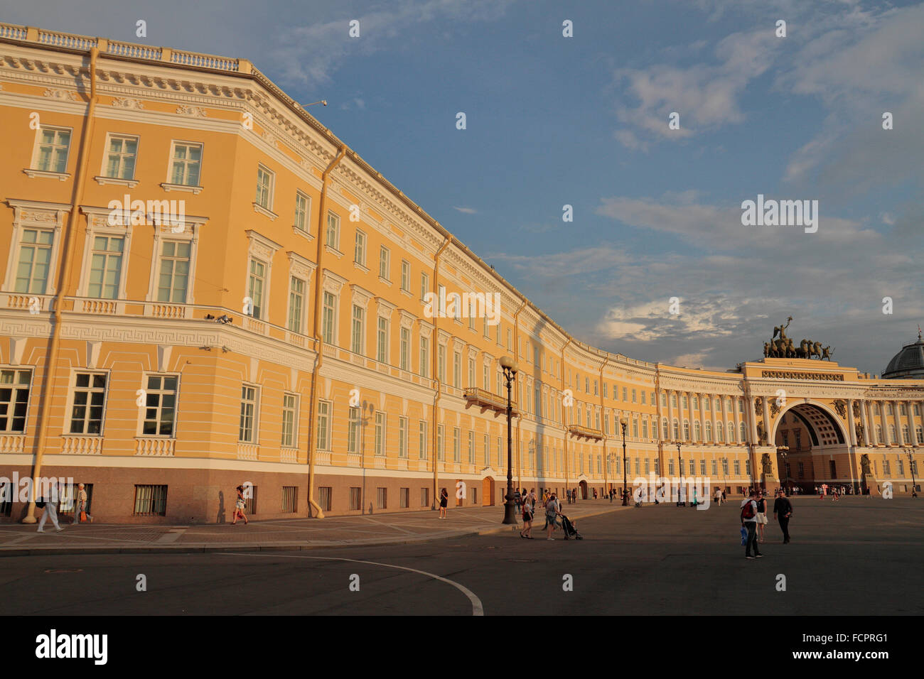 Coucher du soleil sur la voûte de l'Édifice du personnel, de la Place du Palais, Saint Petersburg, Russie, Nord-Ouest. Banque D'Images
