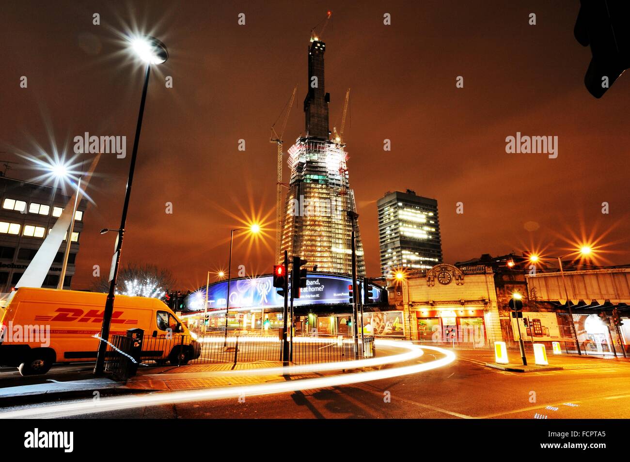 Le Shard en construction dans la nuit, London Bridge, London Banque D'Images