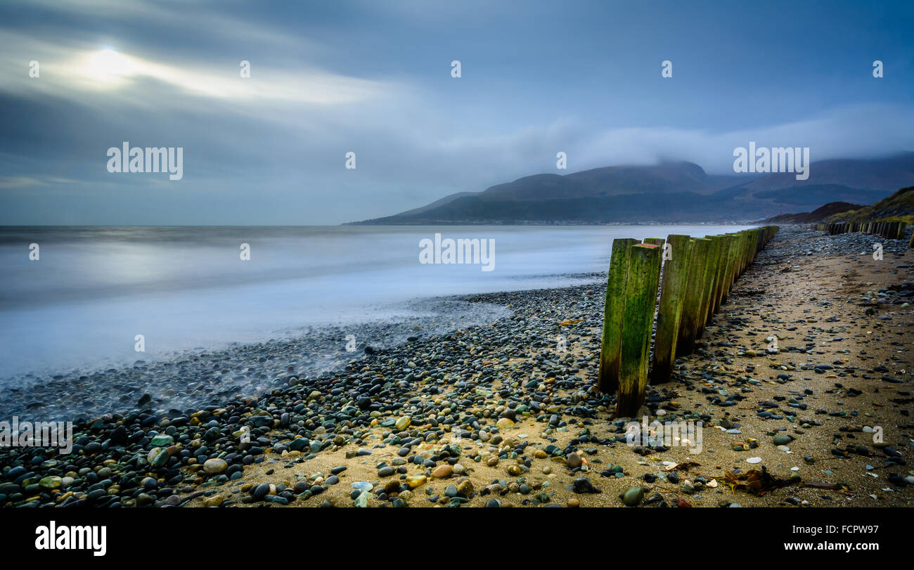 Une longue exposition photo prise à Murlough Beach près de Newcastle dans le comté de Down, en Irlande. Banque D'Images
