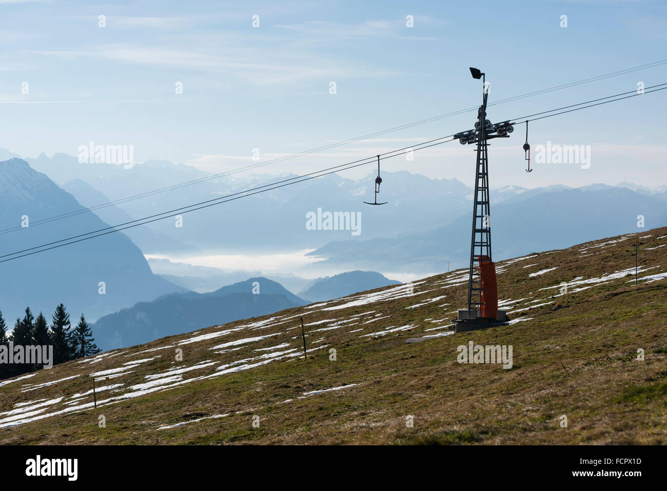 Un téléski au sommet du Mont Rigi, Suisse, au repos en raison de températures chaudes pendant la haute saison en décembre 2015. Banque D'Images