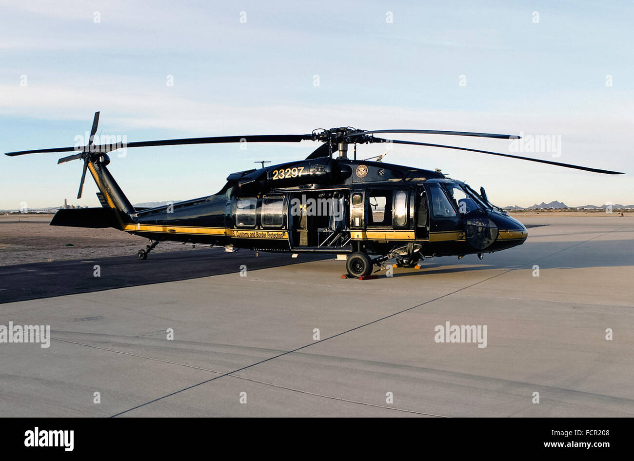 La US Customs and Border Protection (CBP Office d'air et de l'unité Marine hélicoptère Blackhawk Sikorsky UH-60 fournissant réponse armée et la sécurité le long de la frontière sud-ouest. Voir la description pour plus d'informations. Banque D'Images