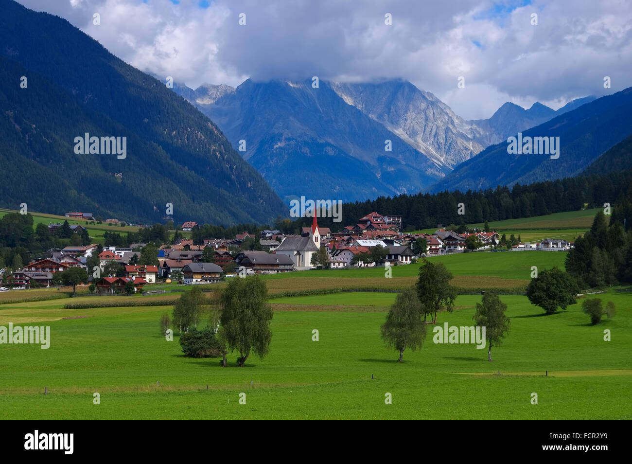 Antholzer Tal in den Alpen - Antholzer dans la vallée des Alpes italiennes Banque D'Images