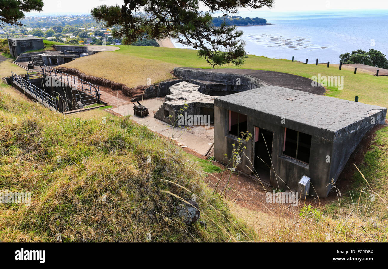 Vue d'ensemble de la 6-Inch Mk VII Batterie à North Head, parc maritime du golfe d'Hauraki à Devonport, Auckland, Nouvelle-Zélande. Banque D'Images