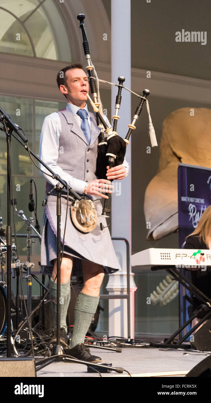 Edimbourg, Ecosse. 24 janvier 2016. Burns, événement non joueur de cornemuse à la Scottish National Museum, Chambers Street, Édimbourg. Credit : Tracey Largue/Alamy Live News Banque D'Images