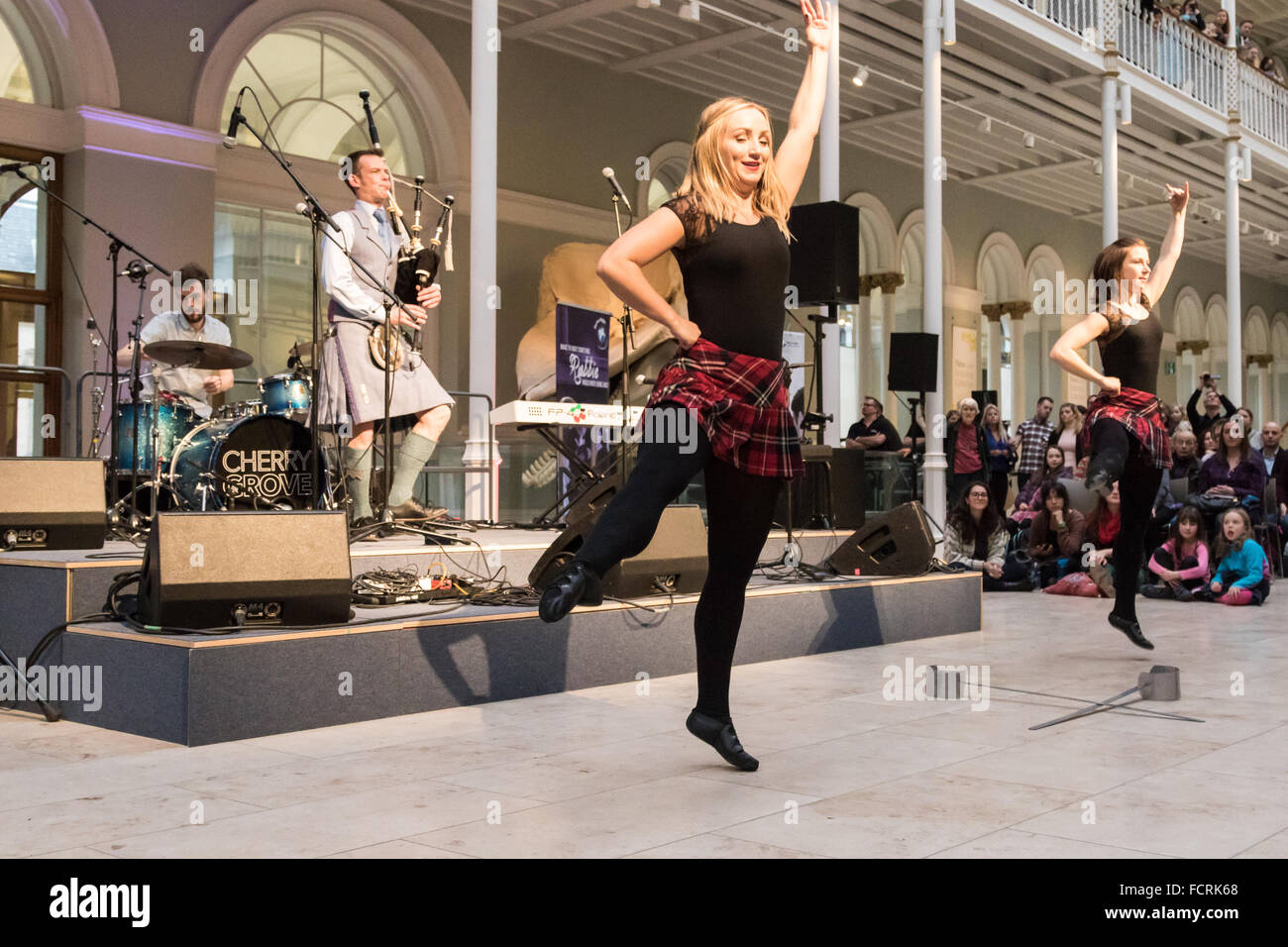 Edimbourg, Ecosse. 24 janvier 2016. Burns, événement non lié à l'danseurs écossais Scottish National Museum, Chambers Street, Édimbourg. Credit : Tracey Largue/Alamy Live News Banque D'Images