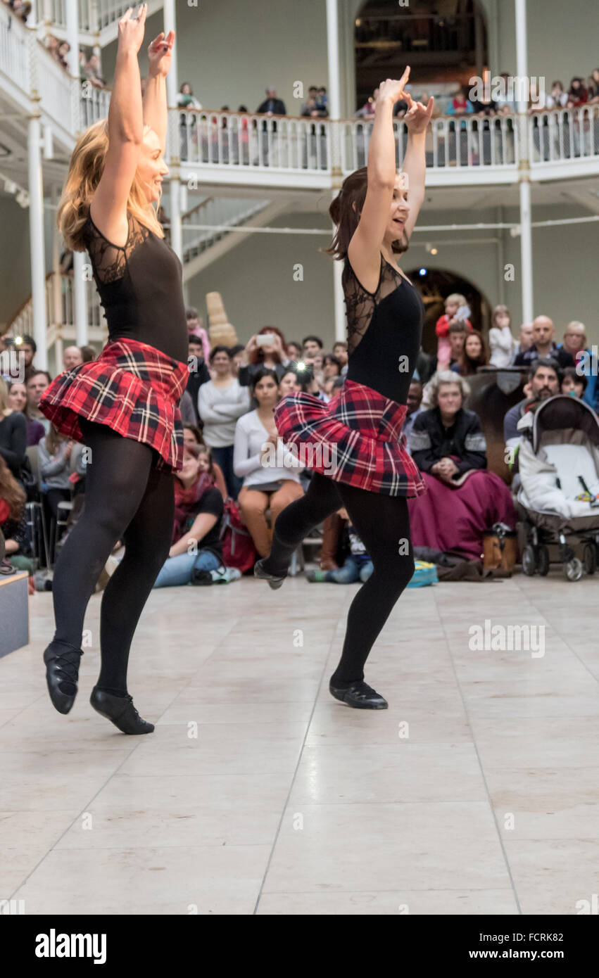 Edimbourg, Ecosse. 24 janvier 2016. Burns, événement non lié à l'danseurs écossais Scottish National Museum, Chambers Street, Édimbourg : © Tracey Largue/Alamy Live News Banque D'Images