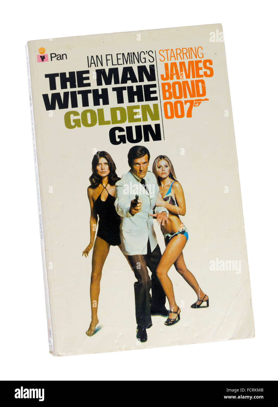 James Bond, l'Homme au pistolet d'Or Livre de poche Banque D'Images