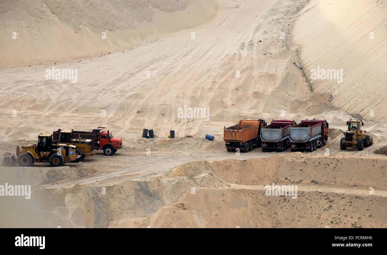 Préparation du travail à entreprendre le long d'une section de la voie navigable sur le nouveau canal de Suez Banque D'Images