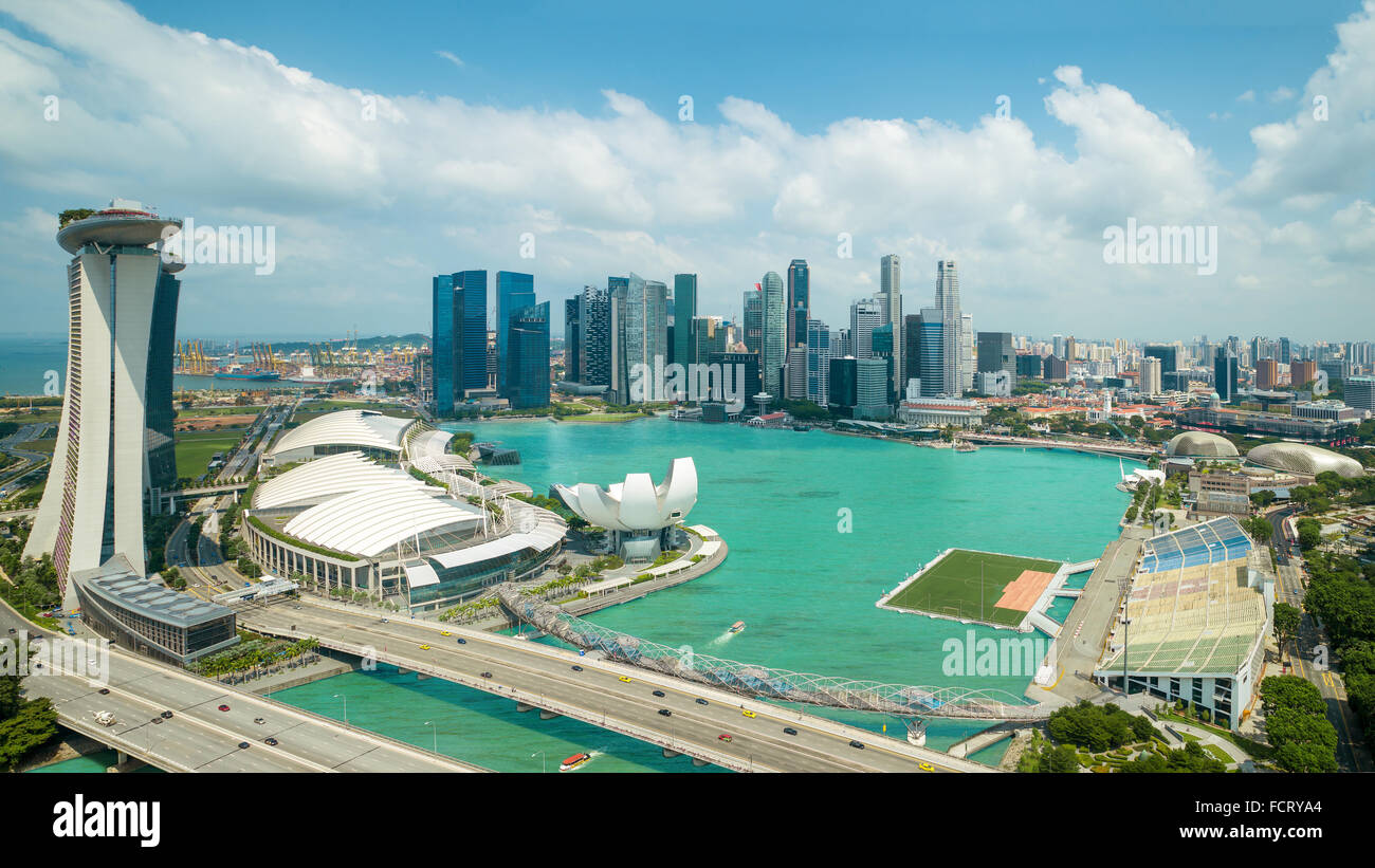 Vue aérienne de Marina Bay à Singapour ville avec ciel de nice Banque D'Images