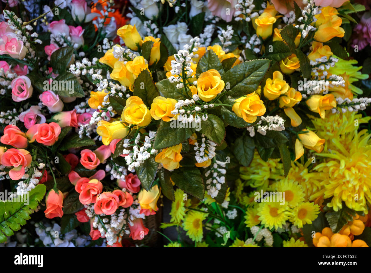 Assortiment de fleurs une sélection de fleurs, de feuilles et de feuillage. Porto, Portugal, Européen, Europe, Marché, mode de vie Banque D'Images