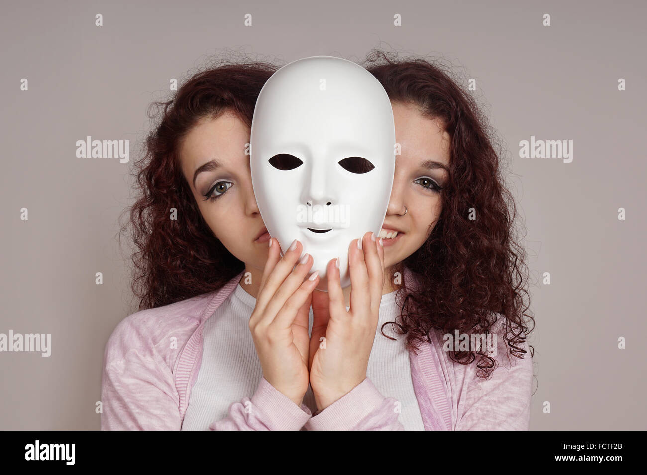 Deux visages femme maniaco-dépression concept Banque D'Images