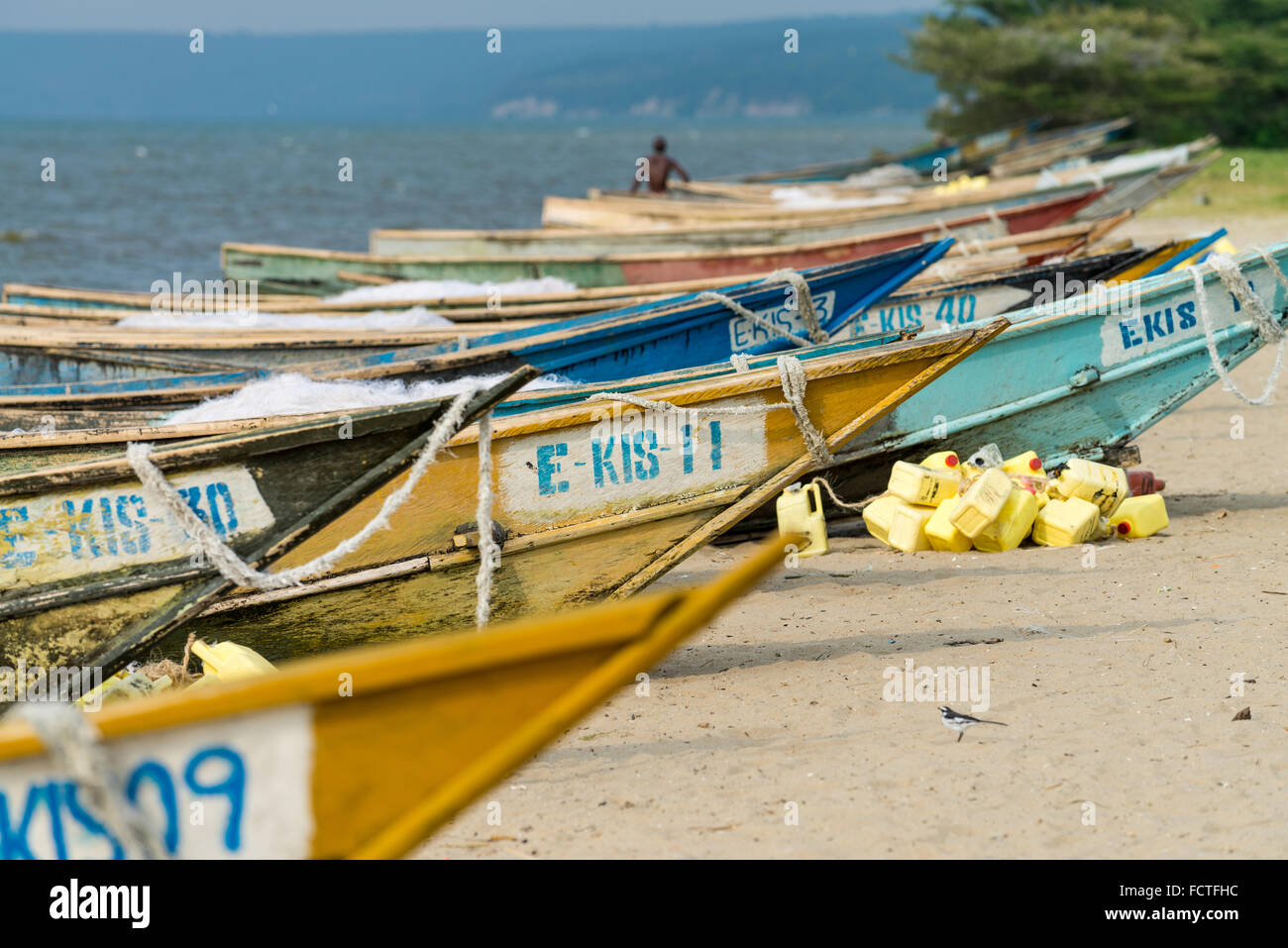 Bateaux sur la plage du lac Edouard, Parc national Queen Elizabeth, en Ouganda, en Afrique de l