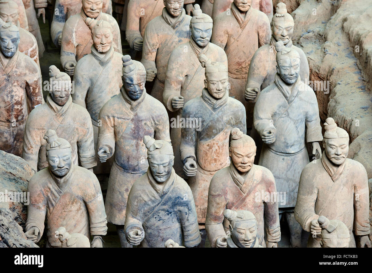 Chine, province du Shaanxi, Xi'an, Lintong site, détail de certaines des six mille statues dans l'Armée de terre cuite, 2000 Banque D'Images