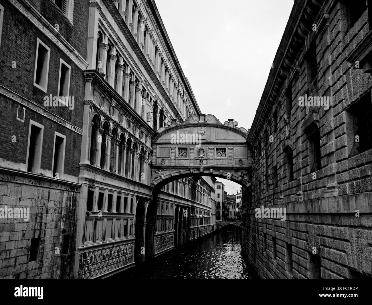 Vue sur le Pont des Soupirs à Venise, Italie Banque D'Images