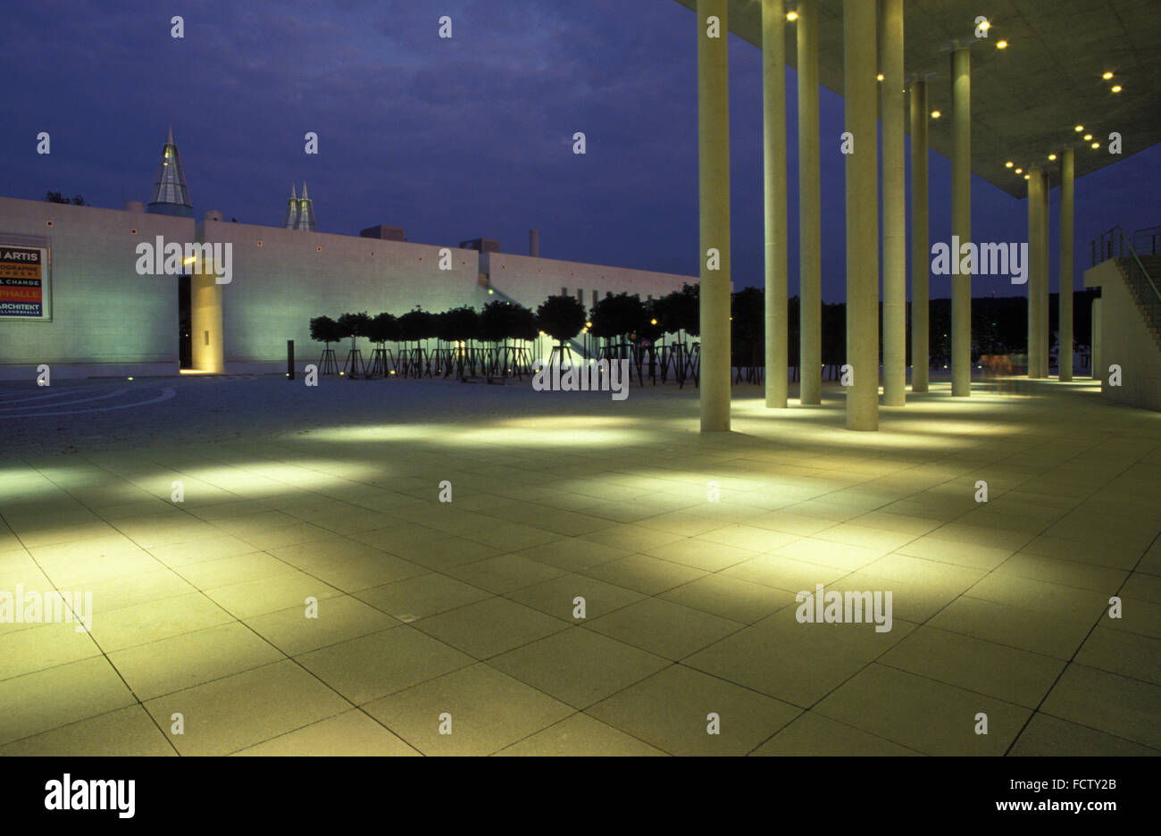 DEU, Allemagne, Bonn, vue depuis le musée d'Art de Bonn pour le musée Kunst- und Ausstellungshalle der Bundesrepublik Deutschland. DE Banque D'Images