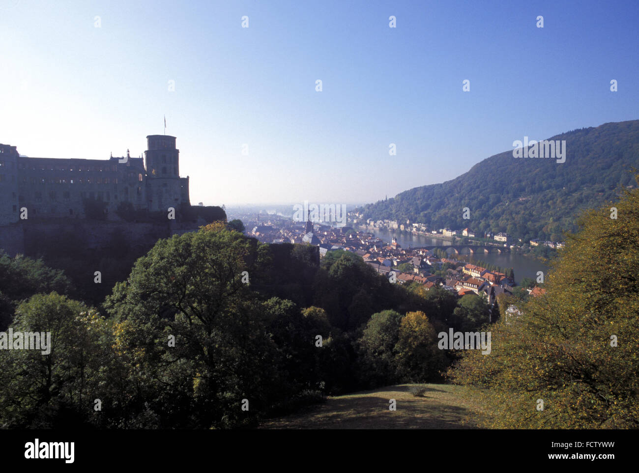 DEU, Allemagne, Heidelberg, vue du château de la ville et la rivière Neckar. DEU, Deutschland, Heidelberg, Blick vom Schlos Banque D'Images