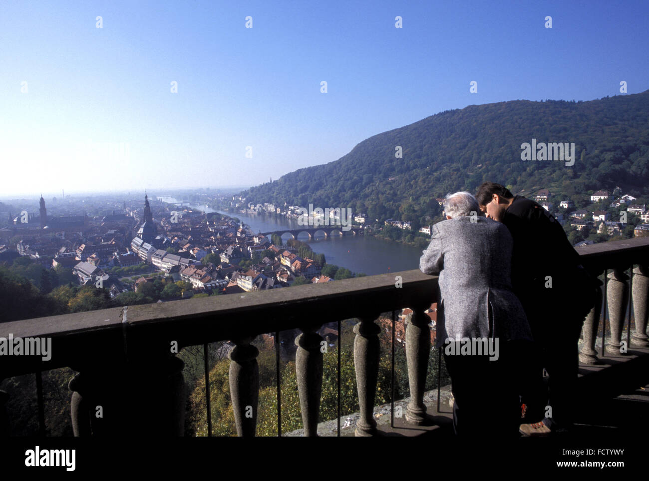 DEU, Allemagne, Heidelberg, vue du château de la ville et la rivière Neckar. DEU, Deutschland, Heidelberg, Blick vom Schlos Banque D'Images